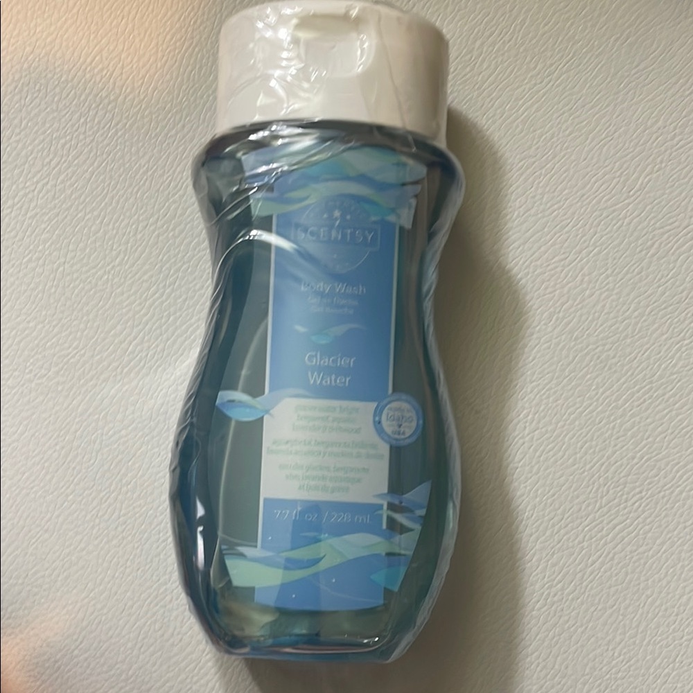 Scentsy Glacier Water Body Wash in Blue and White